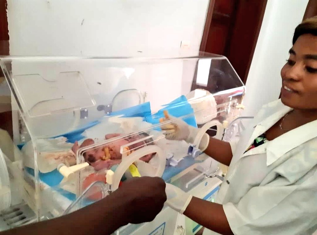 JSebisaho's tweet image. Nous donnons des soins gratuits, dignes et de qualité aux femmes du début de la grossesse,  pendant l'accouchement, et 60 jours après accouchement. Même les soins de neonatologie sont gratuits comme sur ces images. Si nous, nous le pouvons, le gouvernement peut faire même plus!