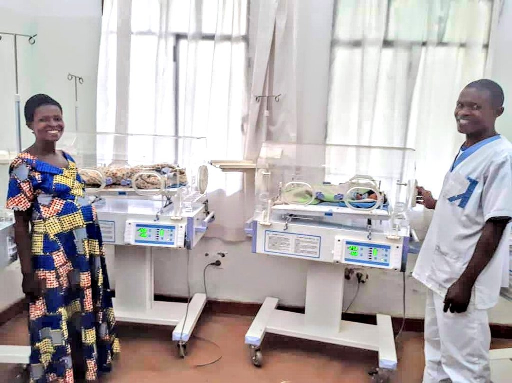 JSebisaho's tweet image. Nous donnons des soins gratuits, dignes et de qualité aux femmes du début de la grossesse,  pendant l'accouchement, et 60 jours après accouchement. Même les soins de neonatologie sont gratuits comme sur ces images. Si nous, nous le pouvons, le gouvernement peut faire même plus!