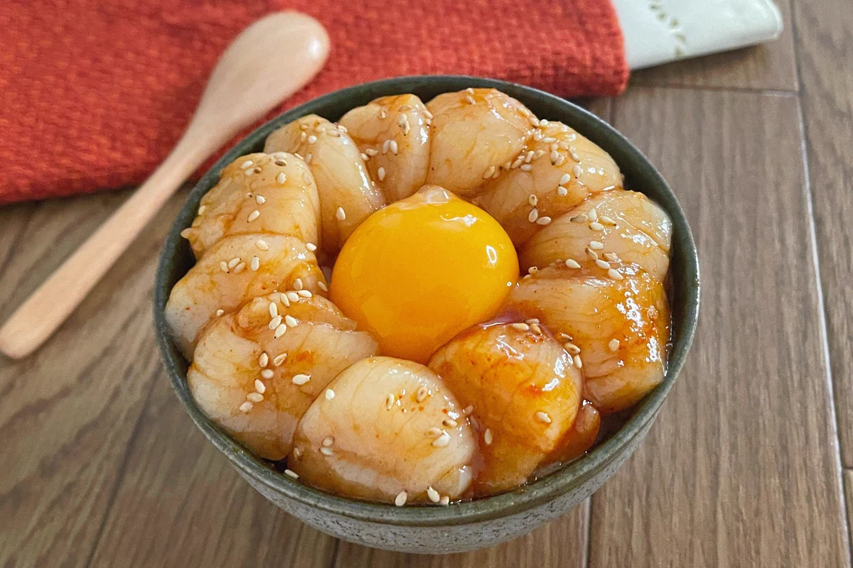 食欲増進間違いなし！簡単メニュー「ピリ辛ほたてユッケ丼」