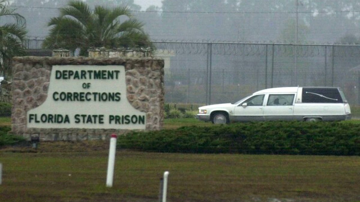 WebDPN's tweet photo. Florida Legislature advances bill to keep death penalty details secret https://t.co/l2mlQqOJz6 #Florida #deathpenalty #etomidate #botchedexecutions https://t.co/LiuA3COWvt