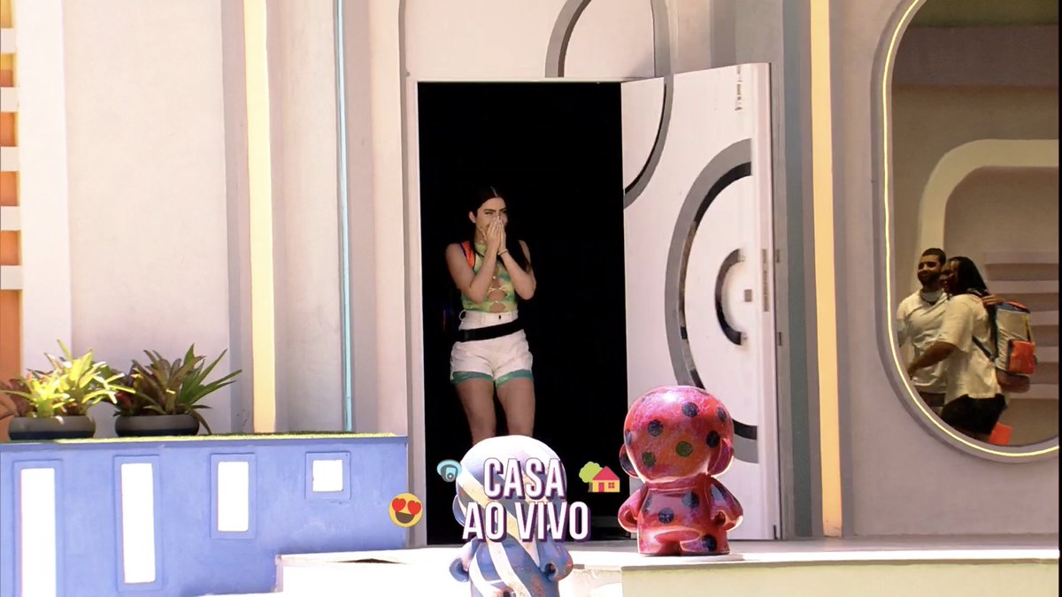 michely_gmds's tweet photo. #picão faz tudo mesmo , disse que não toca em maçaneta , e não tocou!! 
A lenda kkkkkk  
#jadepicao #JadePicon https://t.co/8rysLSKbXM