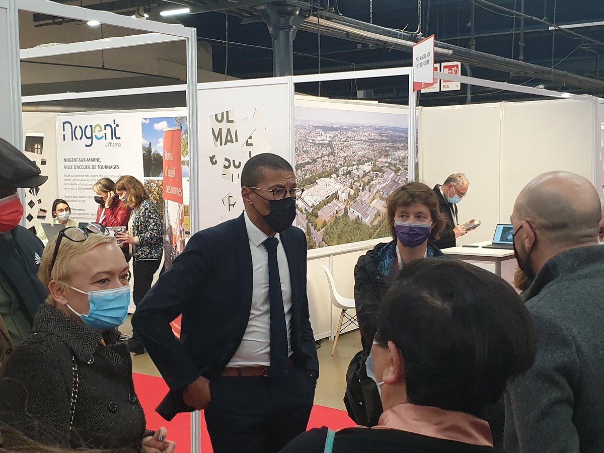 PlaineCommune's tweet photo. #PIPF| "Nous avons aujourd'hui dans nos villes des professionnels de l'image, du cinéma, qui racontent le territoire et qui en sont les forces vives". @karim_bouamrane, maire de @villesaintouen est egalement présent pour échanger avec les professionnels de la filière image. https://t.co/yzsa0LGm8t