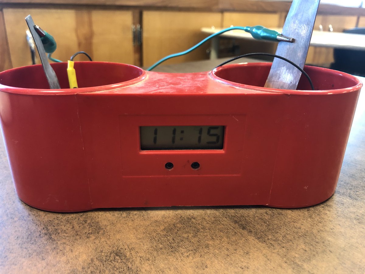 Mr_ZZZ_Wood's tweet photo. The potato clock that has been running for 4 months...it's not pretty, but 4 months of power on 5¢ is not bad.
#iteachphysics #FunPhysics https://t.co/eiFbQPCZ30