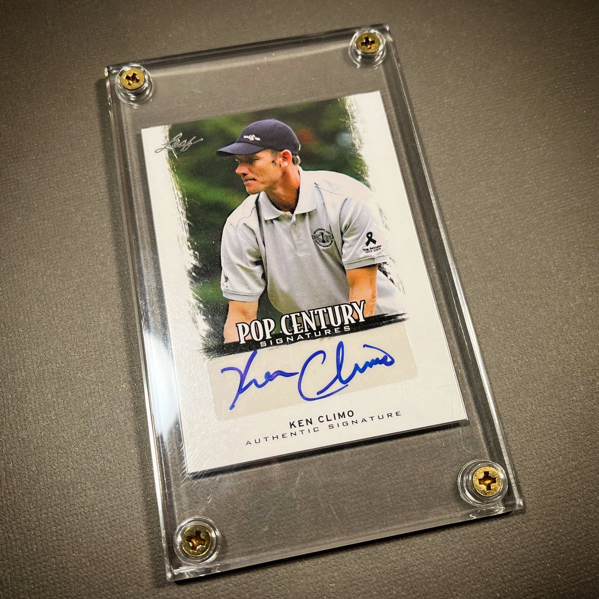 BrixtonDiscGolf's tweet image. This is a 2012 Leaf Pop Century Ken Climo autograph. Pop Century is a set made by Leaf geared towards singers, on-screen stars, and celebrities. Somehow our champ made his way onto the list in 2012 and we were blessed with these beautiful cards. Great signature too! #discgolf