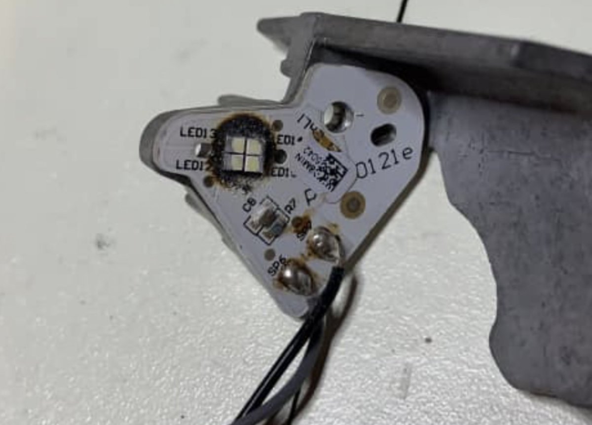 TeslaOwnersUK's tweet image. It's great to see that @cleevelyev are now allowing @tesla owners to have their Daytime Running Lights repaired instead of replaced by Tesla. This means that a good light with a small issue doesn't have to go in the bin and can be repaired + owners save over £1000! 👏👏👏