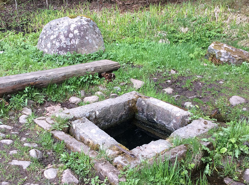 A sacred well from Janakkala in the Southern Finland. It was originally a site of worship for the prechristian god Taara. Later Christians changed its name to the well of Saint Lawrence (Laurinlähde in Finnish) The stone frame has been added in the 20th century #FolkloreThursday