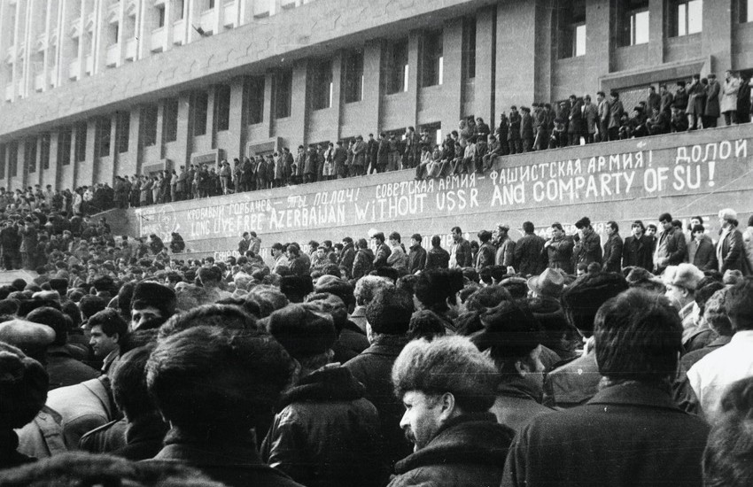 RahimliArif's tweet photo. On the night of #January 19-20, 1990, by order of #MikhailGorbachev, Secretary Genreal of the Communist Party of the #SovietUnion, troops entered #Baku and several regions of #Azerbaijan, and civilians were shot dead by heavy equipment and weapons. #BlackJanuary #ireli2022 https://t.co/Y3IYxFrk9G