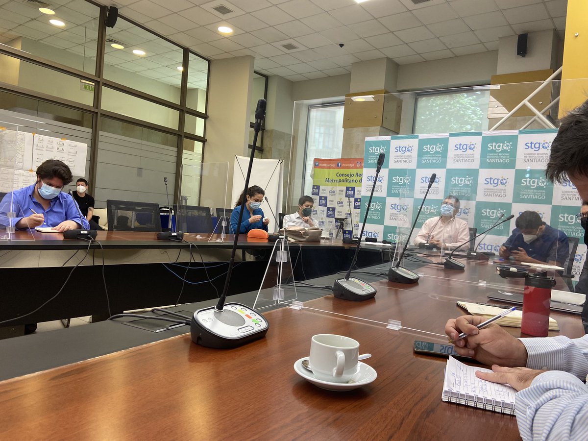 tomasechiburu's tweet image. Ayer salida a terreno y hoy trabajo colaborativo en sala, para codiseñar rutas cicloinclusivas entre el GORE, la @MuniNunoa, @MuniMacul y @CedeusChile.
Seguimos 🚴🏼‍♀️🌳