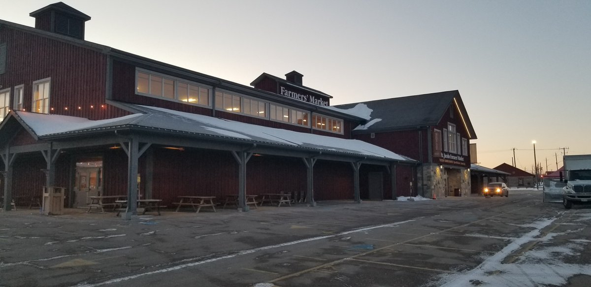 BotanicalProp's tweet image. Looking for a fantastic way to start your day? Head to @stjacobsmarket. Many unique vendors with #Canadian #Handcrafted items &amp;amp; #FarmFresh food. Start your day as we do with piping hot apple fritters from #thefritterco
Visit us on the 2nd floor for natural handpoured #SoyCandles