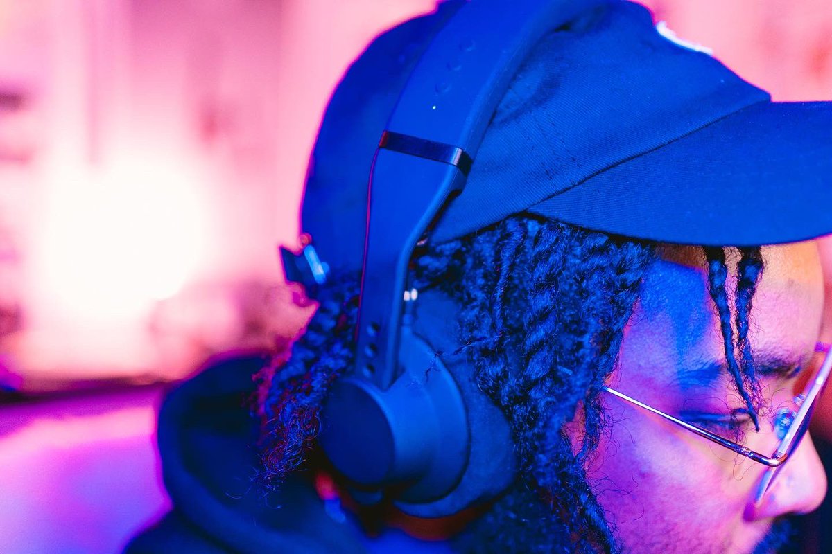 ohyeahpaulchin's tweet photo. Shout out to @AIAIAItweet for sending me a pair of TMA-2 Wireless+ headphones! I couldn’t believe it, but the ultra-low latency while recording on these *wireless* headphones is incredible enough to feel just like being plugged in!

#wirelessplus #freedomtocreate https://t.co/jDi6osHixG