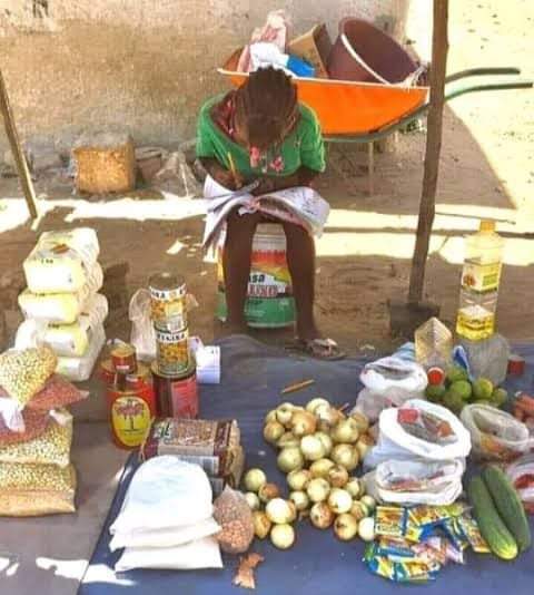 mckim_ke's tweet photo. In desperate times like this, kindly buy your items from such people... even if you are those people who prefer supermarkets or brands.

They sell this to Survive not to get Rich....

#iamdeca https://t.co/C2bG15TpRT