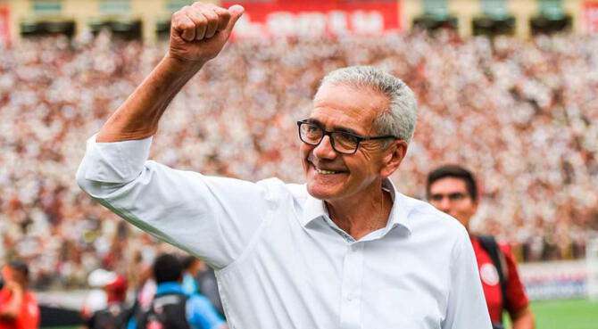 💬 "El cardiólogo le confirmó a su esposa e hijos que, de seguir así, será trasladado a sala. Hablé con su hijo y me lo confirmó. Todos conocemos su vitalidad. Es una gran alegría"

Edgardo Adinolfi sobre Gregorio Pérez, en <a href="/derechos1050/">Derechos Exclusivos</a>