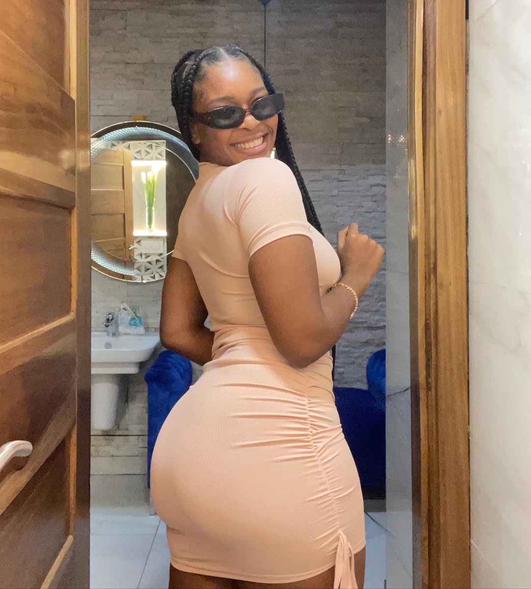 Tliciious's tweet photo. 2 pretty 2 real 2 raw 😌😌. https://t.co/P9qStXCos1