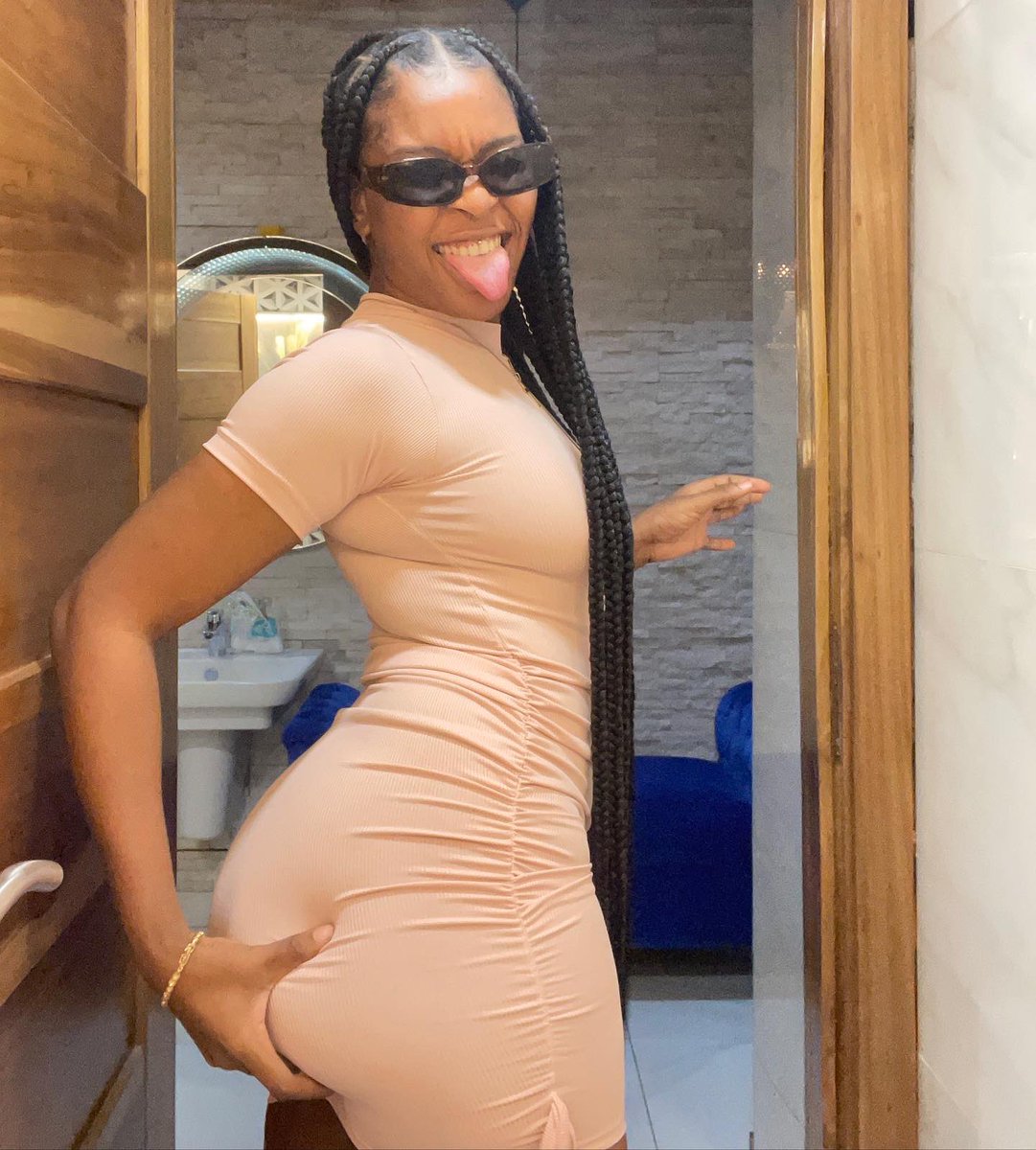 Tliciious's tweet photo. 2 pretty 2 real 2 raw 😌😌. https://t.co/P9qStXCos1