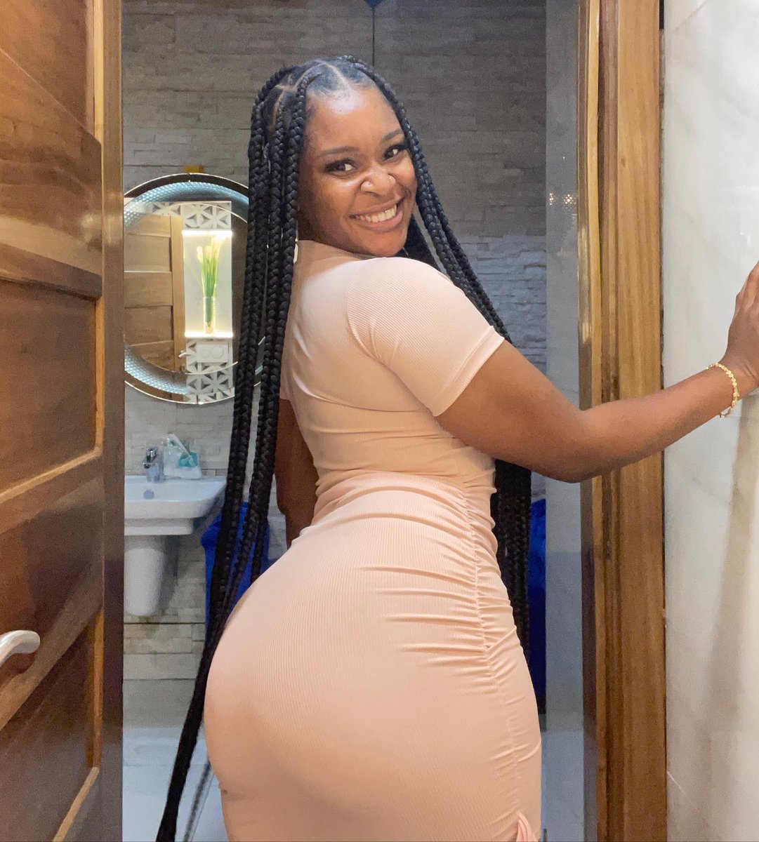Tliciious's tweet photo. 2 pretty 2 real 2 raw 😌😌. https://t.co/P9qStXCos1