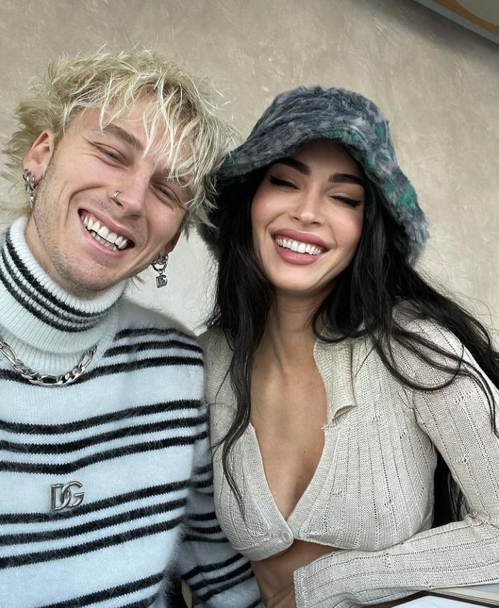 meganfoxcentral's tweet photo. Megan Fox e Machine Gun Kelly ❤️
#Itália #recente #NewPics https://t.co/ciNkbznSkE