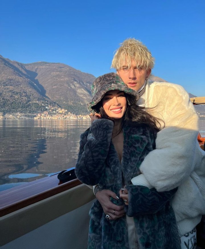 meganfoxcentral's tweet photo. Megan Fox e Machine Gun Kelly ❤️
#Itália #recente #NewPics https://t.co/ciNkbznSkE