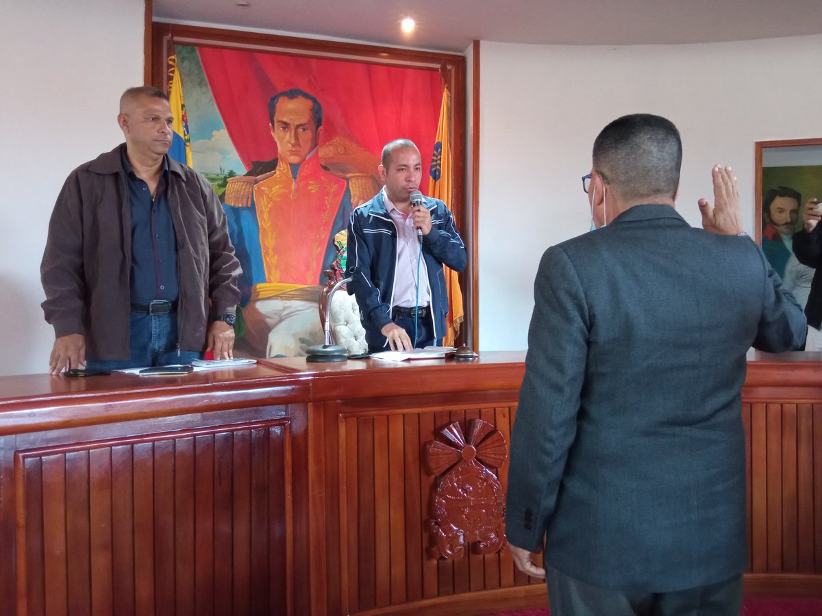 Importante sesión ordinaria del día de hoy.
Dónde discutimos varios puntos importantes para el desarrollo de nuestro Estado Cojedes y juramentamos a nuestro compañero legislador Luis Miguel Rivero.

<a href="/jacksonpaez19/">Jackson Paez</a>