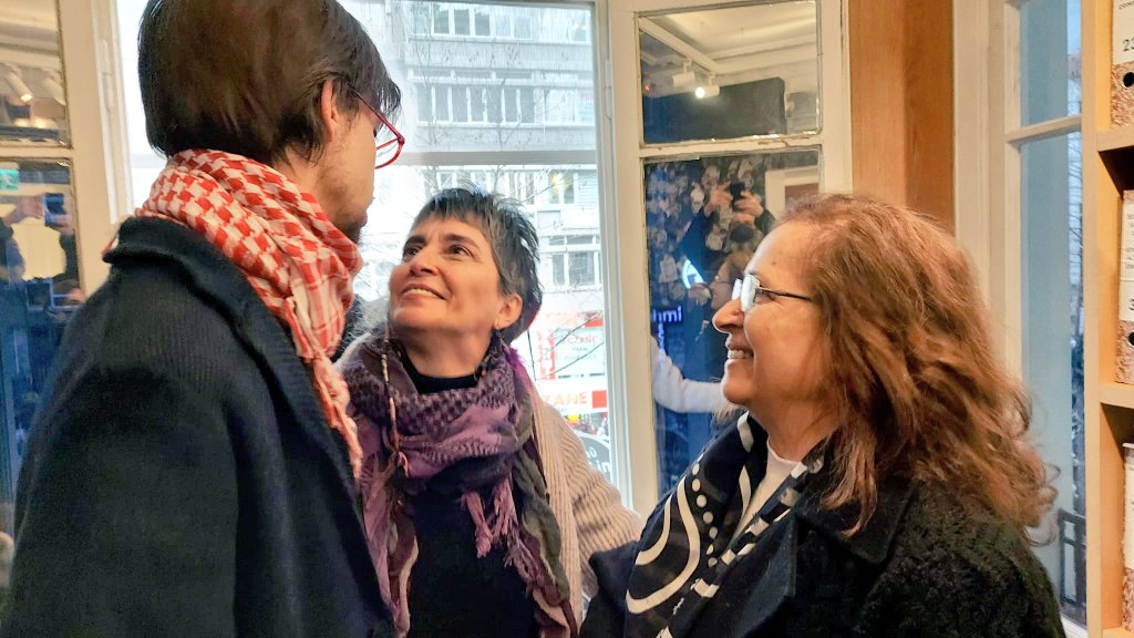 iremafsin's tweet photo. Nâzım Özgün ile gurur duyduğum çok an vardır, ama 19 Ocak 2022 yüreğimde hep ayrı bir yerde olacak💜
#Eksik15Yıl 15 yılı kalabalıkla göz göze @nazim_ozgun'den dinlediğim için çok gururluyum. 
Sevgili Hrant, kelimelerin yerini bulmuş arkadaşım, umudumuz gençliktedir✌️ 
#HrantDink https://t.co/Nz57GDnWmH