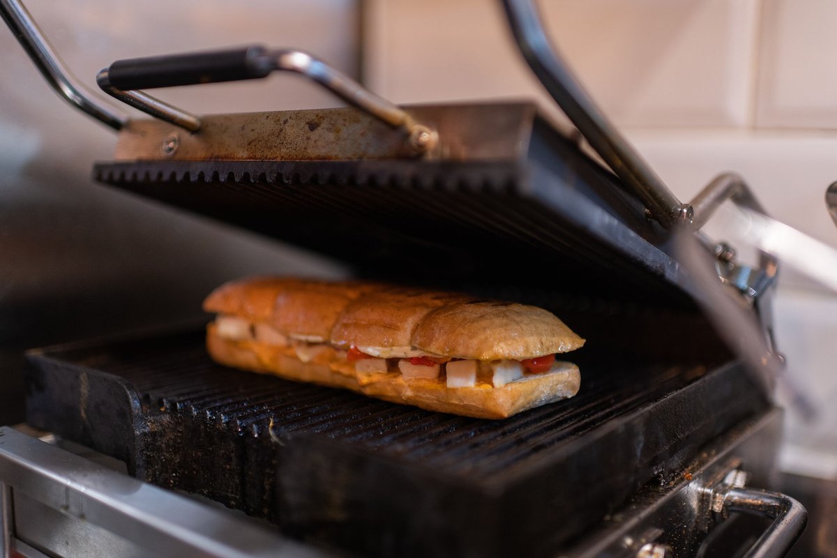 RobinsDonutsCAN's tweet photo. It's our favourite time of the day - lunch time 😋
Our delicious panini sandwiches are freshly pressed for your liking, choose from our Steak & Cheese, Margherita Chicken, Tuscan Turkey or Honey Ham & Swiss 🥪👌
#Robins #RobinsDonuts #Panini #Sandwiches #Lunch #CoffeeShopNearMe https://t.co/SLTYzuZweu