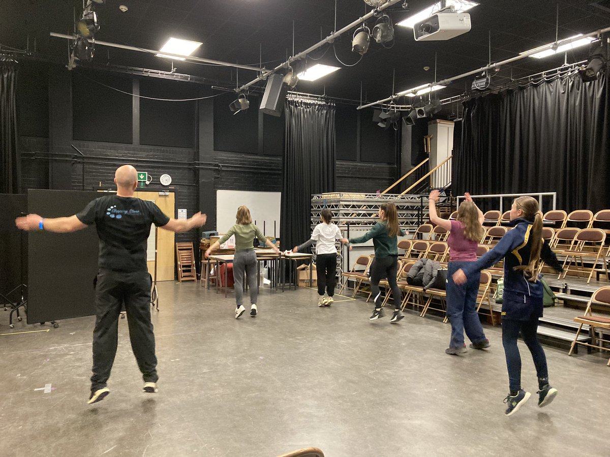 OHS_Sport's tweet photo. Senior dance club warming up- great to have the students enjoying their dance, which benefits not only their dance talents but also their physical & mental health. The students love working with Gary from @SSPA_uk - thank you. #LoveDance #PositiveBodyPositiveMind #TeamOHS💙💛 https://t.co/1pVtqQdY6e