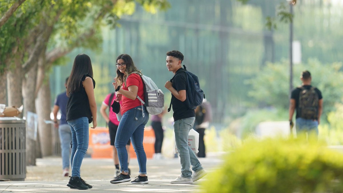 School is officially back in session, ‘Dogs! 🐶📚

Reminder: spring classes will be virtual to start with in-person instruction resuming on Jan. 31.

We’re wishing you another safe and successful semester! 🐶🎉