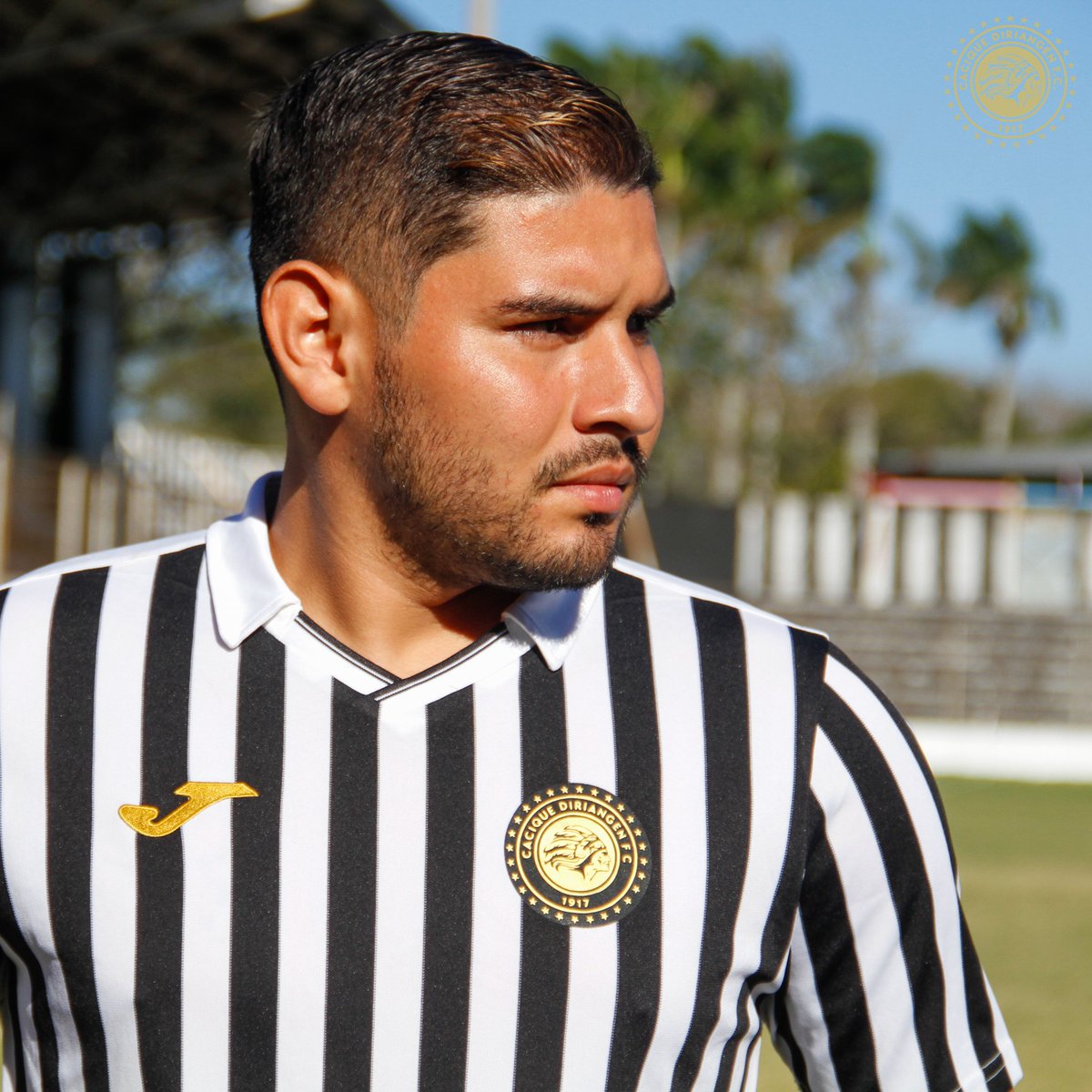 Diriangen_FC's tweet photo. 👋 | ¡BIENVENIDO AL CACIQUE! ✅
Oficialmente Ronaldo Ruiz regresa como guardameta blanquinegro 🧤⚽. El arquero de 24 años de edad llega procedente del Deportivo Masaya.
¡A representar con orgullo estos colores! 👏
#VamosCaciques #ImperioDelSur https://t.co/t96GoL2wI6