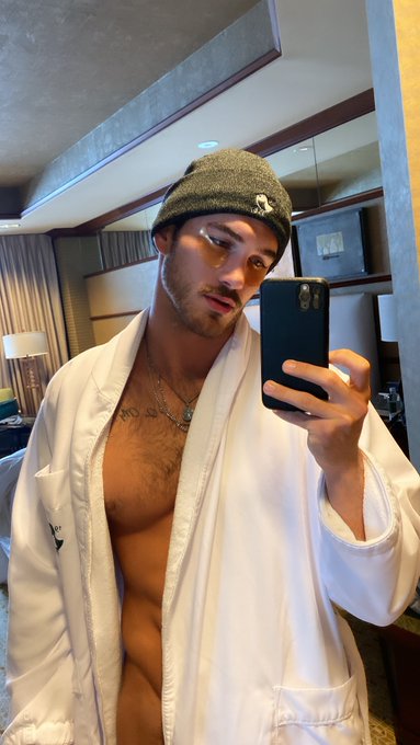 morning glory https://t.co/zDuvyfMZst https://t.co/2uIzgnou41<a href="/tag/irulethefield"class="tags"><span>#irulethefield</span></a><a href="/tag/kingofthelockerroom"class="tags"><span>#kingofthelockerroom</span></a>