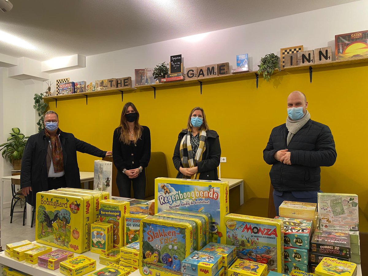 Ook leuke innovatieve concepten gezien als een spellenwinkel in Dorpsstraat Nieuwerkerk waar je alles (straks) onder genot van frisje en hapje kunt uitproberen . Dat is lef en ondernemen