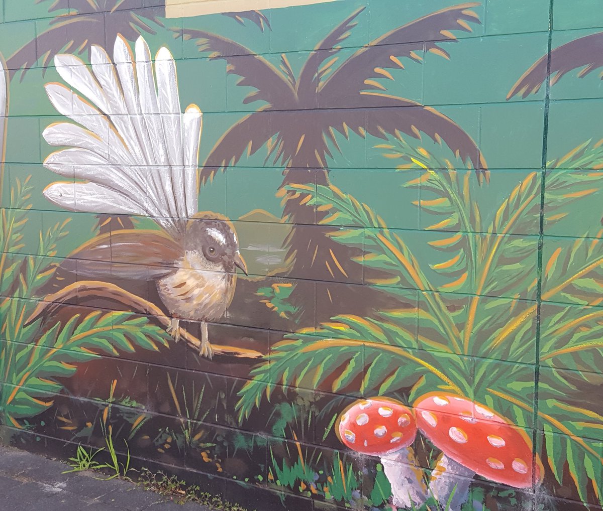 GabyLynch9's tweet photo. While I was waiting for the physio I thought of you @GardenHomecraft #Mural 😊 https://t.co/sA8GDLS0lB