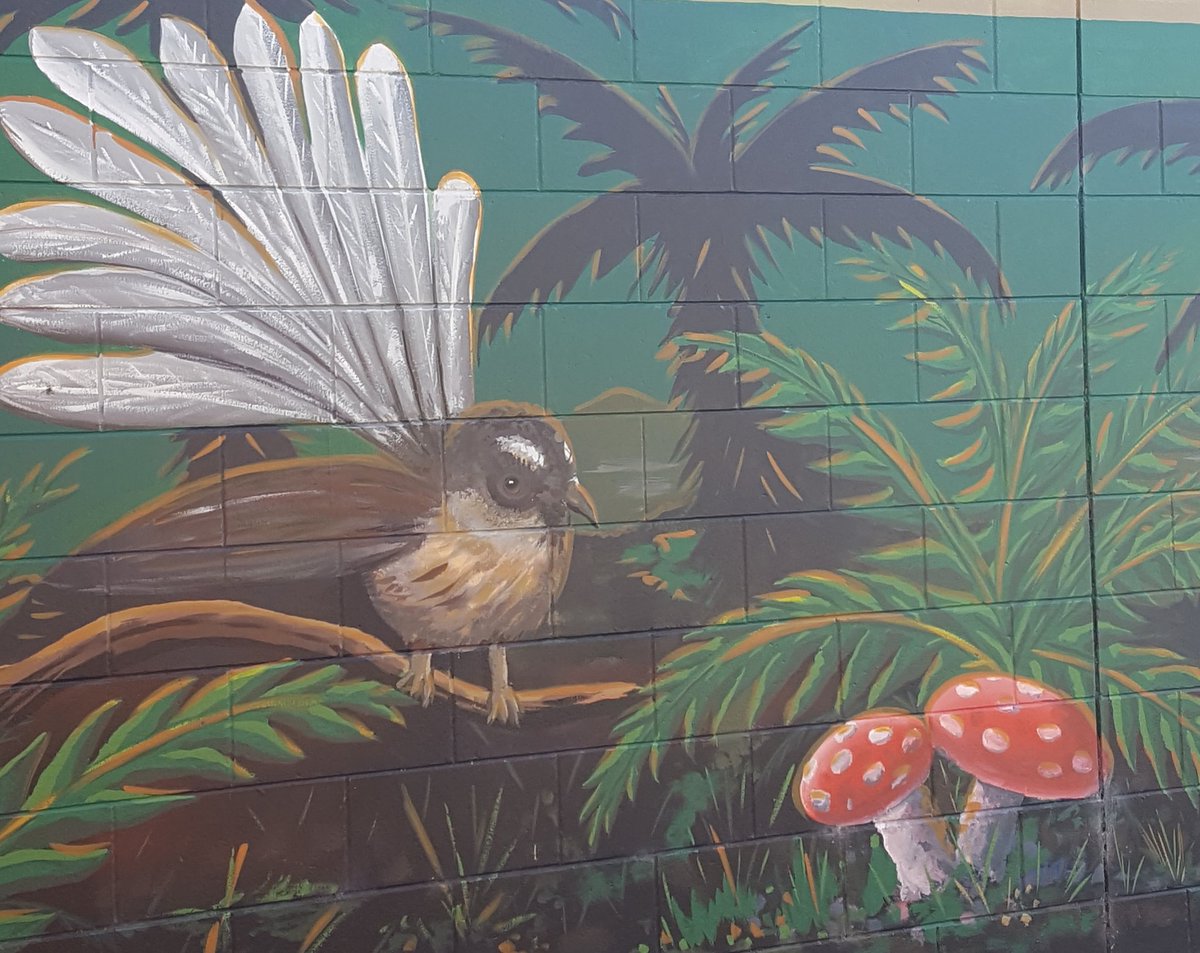 GabyLynch9's tweet photo. While I was waiting for the physio I thought of you @GardenHomecraft #Mural 😊 https://t.co/sA8GDLS0lB