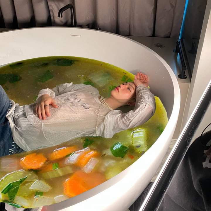 straykidsVS's tweet photo. Sopa de pollo 🐥🥣
#Felix
#StrayKids
#Bookari
@Stray_Kids https://t.co/h47hXGoHpG
