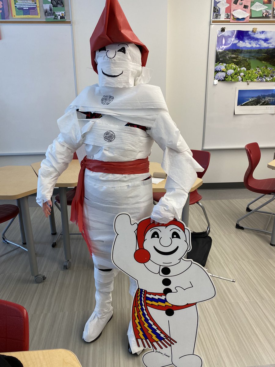 Bonhomme Carnaval came to EPHS to help us celebrate Quebec Winter Carnaval. Some maple ice, help from our friends and many rolls of toilet paper brought us these creations. Bravo!