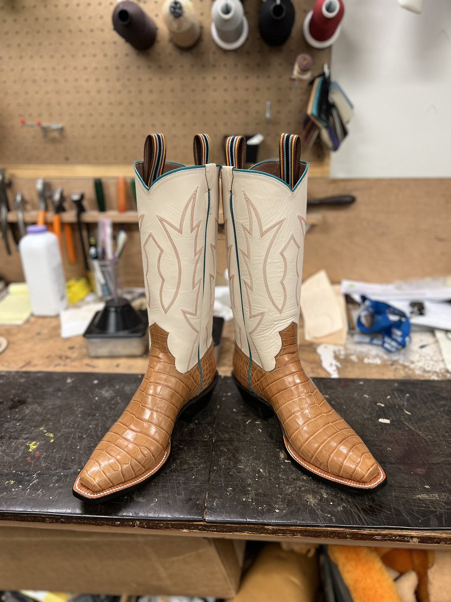 LylesBoots tweet media