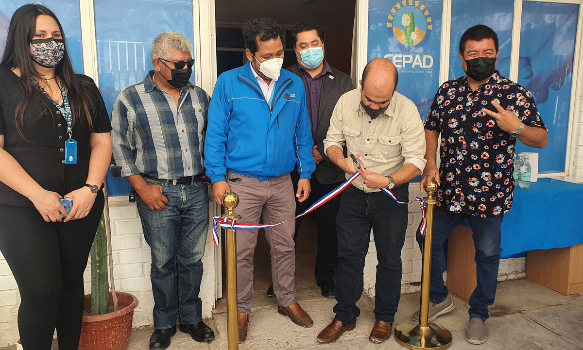 Senda_Tarapaca's tweet photo. Dir. nacional @ccharme encabeza ceremonia de convenio entre @Senda_Tarapaca y @pozoalmontemuni para  implementacion del primer centro de tratamiento CEPAD en el #Tamarugal, que permitirá ampliar  cobertura territorial y otorgar un acceso más cercano y oportuno a sus habitantes. https://t.co/kizuaZREqL