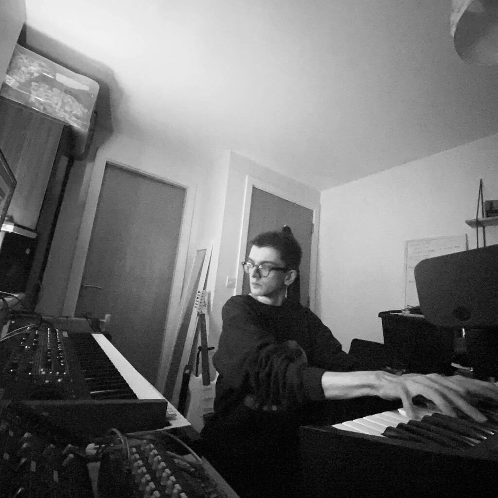 thesynthesist_'s tweet image. &quot;Multi instrumentalist&quot; 🎛🎸🤪 #prophetrev2 #korgsq1 #behringertd3 #nordleada1 #moogwerkstatt