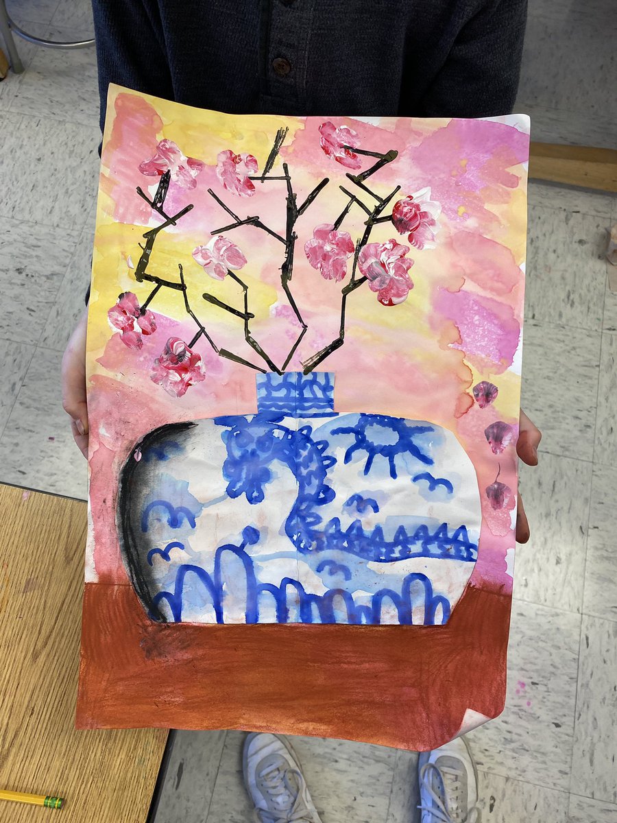 Celebrating Chinese culture and artwork in 2nd grade! Students are creating some gorgeous Ming Dynasty inspired vases! @PrincipalYeoman
