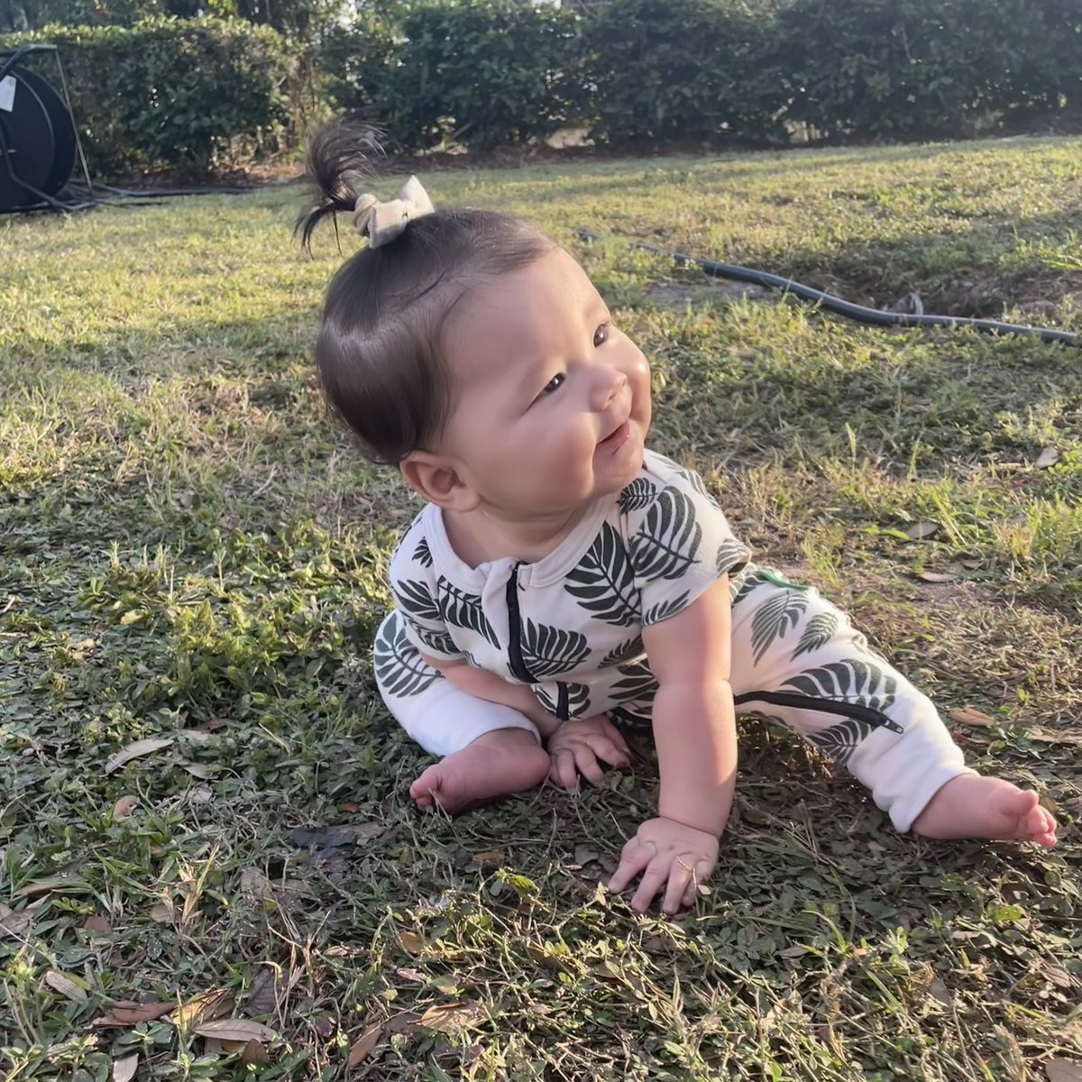 CampingWorld's tweet image. Baby on set. Suddenly, I've forgotten to work. #RVexpo