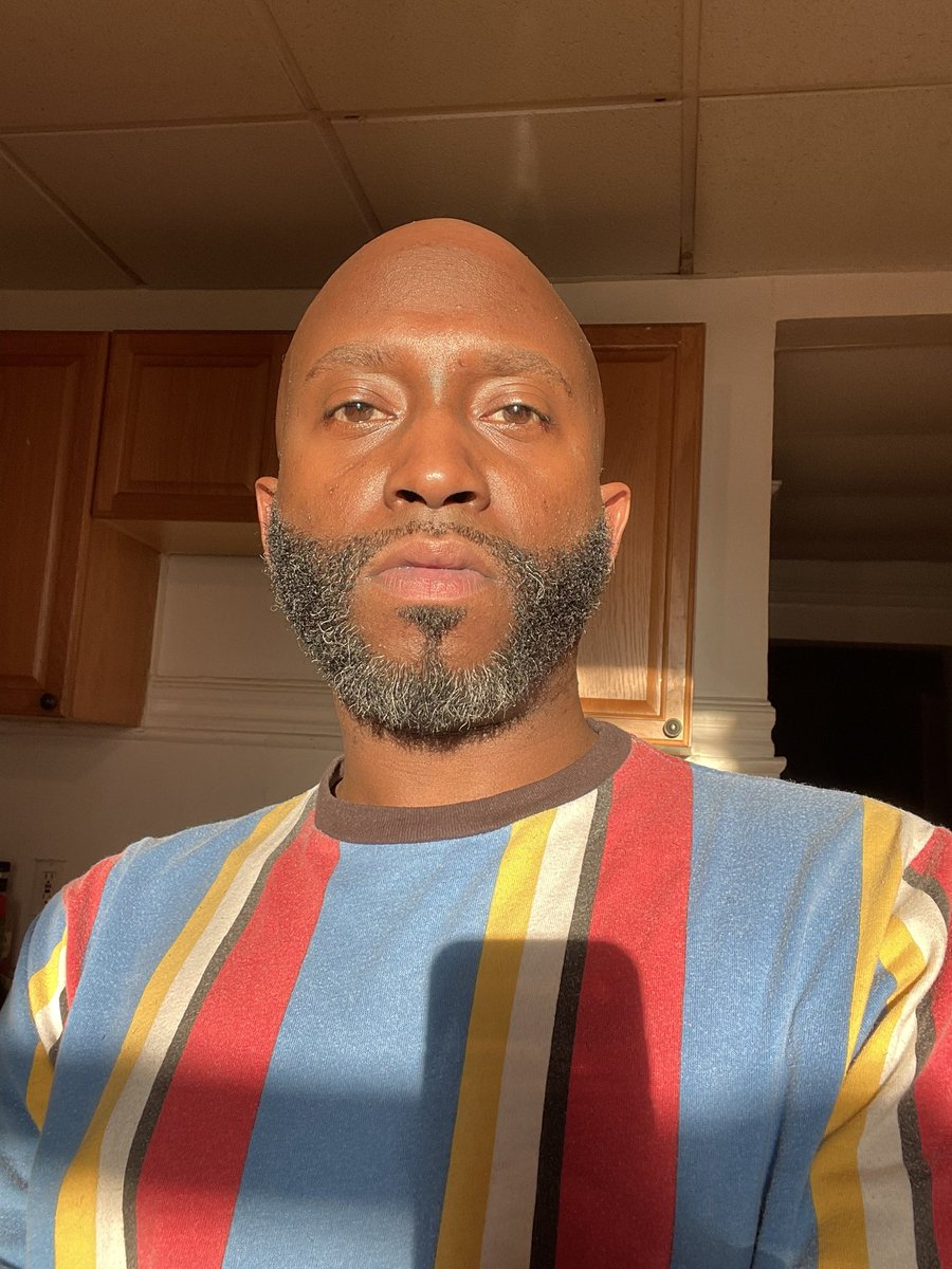 The_IZM's tweet photo. Fresh cut, who dis? #ArtistBae #ILoveTheSun https://t.co/c96b9yZjWN