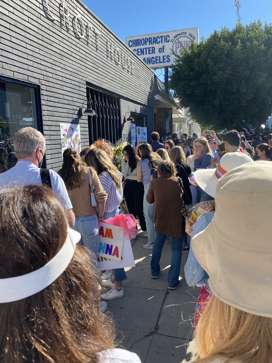 abc7JoshHaskell's tweet photo. Very emotional scene outside #crofthouse furniture in #HancockPark where #BriannaKupfer was murdered one week ago @ABC7 https://t.co/GhHypLUriz