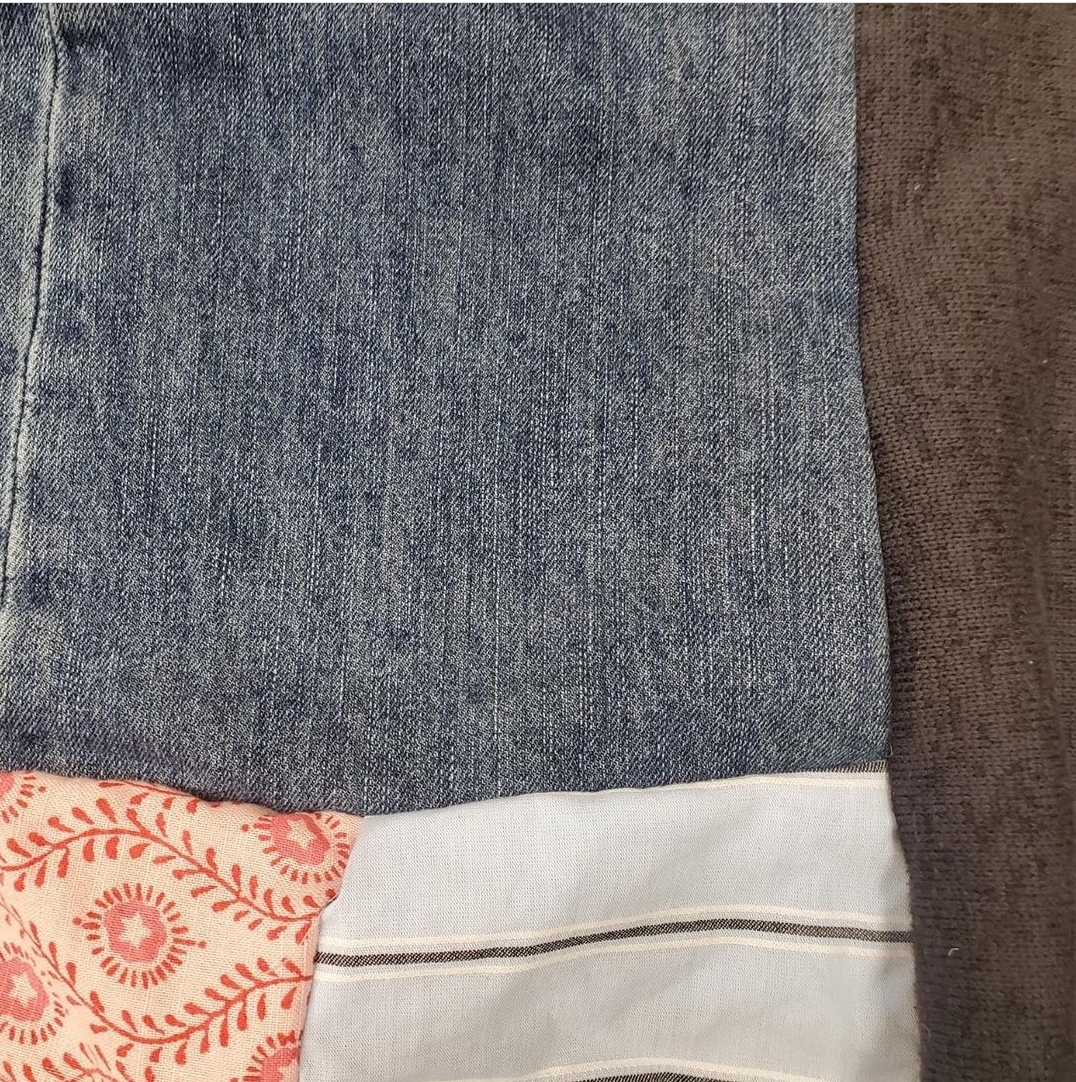 fashtroom's tweet photo. Day#4-'Wings of Hope' series with @recycknow @bornagainvintage
Day#4–The Process
Yesterday we showed how the 1st step was #sorting.The next step after that was creating the #sample by creating a #fabric from the #postconsumergoods to gauge if there was enough #fabric for 20 bags! https://t.co/cDT0ZzwUKe