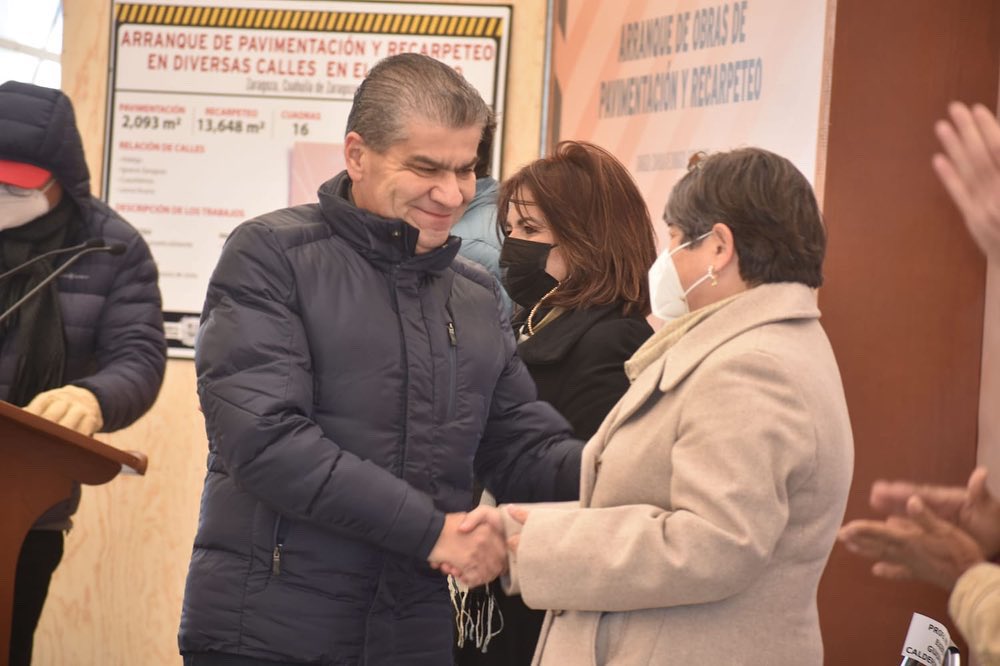LauritaGalindo7's tweet photo. La Administración #ComprometidosAServir agradece a nuestro Gobernador por una inversión de 5 millones de pesos invertidos en una excelente obra y necesidad de nuestro Zaragoza.

#Banderazo e inicio de una gran obra: pavimentación y recarpeteo en diversas calles del municipio. https://t.co/Mj9IuFgXSY