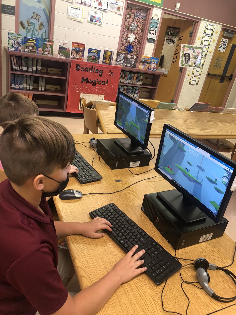 ManateeESMedia's tweet image. Manatee students are learning to be great digital citizens.#lovemylibrarypbcsd #steveantonyunplugged#jeannewillischickenclicking