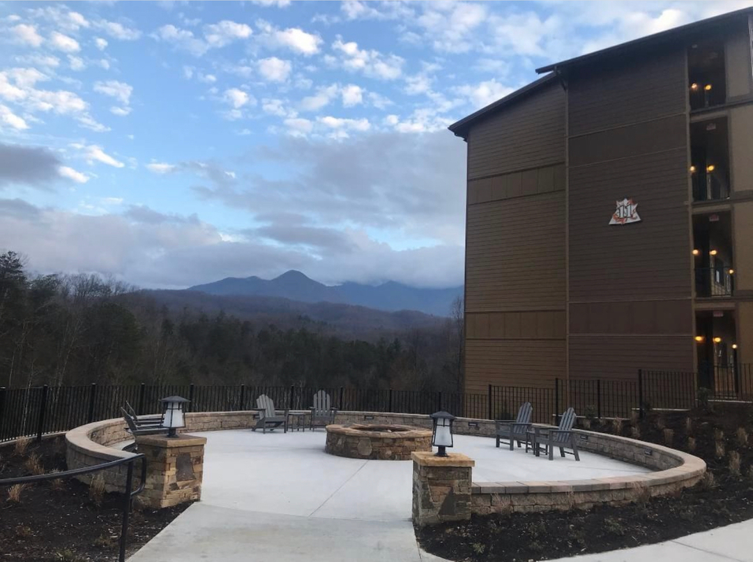 BeaconBayPM's tweet photo. A #thursdaythrowback with this stunning view of the observation deck at Mountain Loft Resort in Gatlinburg, TN! 
@bluegreenvacations
.
.
.
.
. 
#hotelprojectmanagement #hotelconstruction #designlovers #interiordesigning #design #furnituredesign #interiorarchitects #hospitality #s https://t.co/v0sggbl1jo