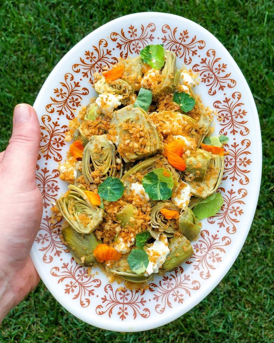 CHEVOOlife's tweet photo. Did you know your favorite CHEVOO Goat Cheese tastes delicious not only on a cheese board, but in your salad with a drizzle of the infused oil? Well, now you do! 

@christinewilliamscooks has the right idea - they paired baby artichokes from @nicholsfarmandorchard braised in whit https://t.co/HxHlrlYdEn
