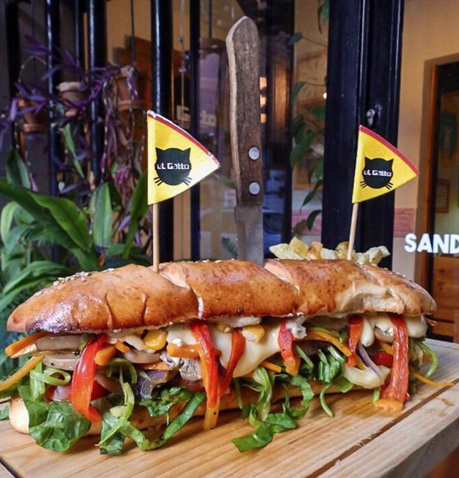 Si estás en Maracay y buscas un lugar increíble donde comer sabroso y pasar momentos geniales con tus panas, <a href="/elgattobistro/">El Gatto Bistro</a>  es sin duda el lugar perfecto para ti. ¡Ven y vive los mejores #gattomomentos!