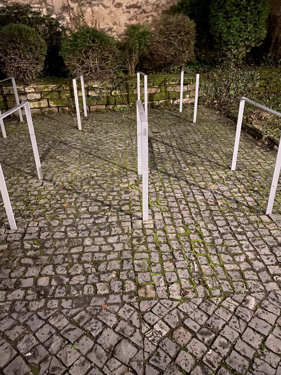 trierer_michel's tweet photo. 🤬 Mein EBike: geklaut. Heute zwischen 11 - 18 h. Abgesperrt neben dem Rathaus in #trier - mit hochwertigem Schloss und ohne Tacho. Dreist. Riese &amp; Müller, Charger GH. Wer es zurückbringt, wird reichlich belohnt. Wer es geklaut hat, soll nie wieder Viez trinken dürfen. Gerne RT. https://t.co/22S3Ya0MBy