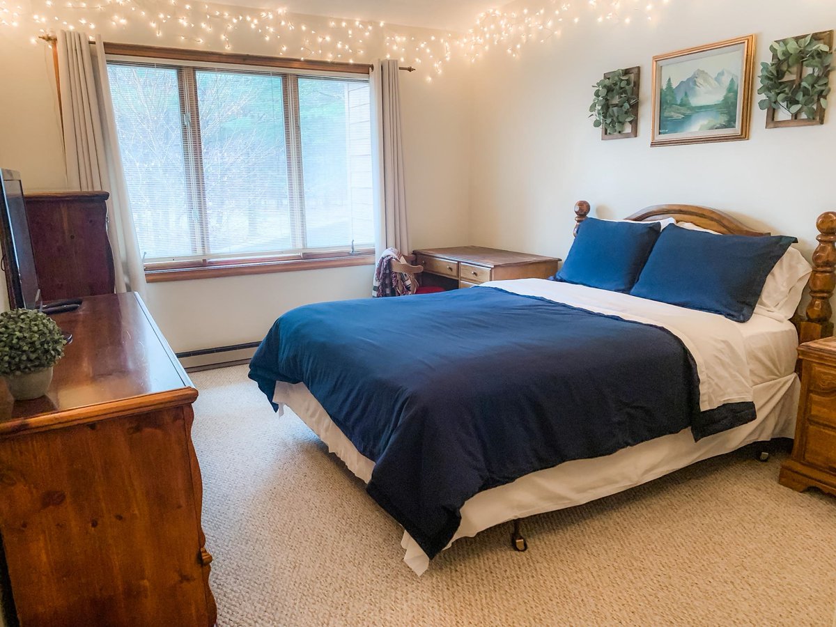 DowRealtyGroup's tweet photo. WOODSTOCK, NH - Enjoy the beauty of the four seasons in the desirable Deer Park Resort. Drop your gear in the mudroom and warm up by the fireplace after skiing https://t.co/x4dhxw5JMW #WoodstockNH #newHampshire #nhrealestate #kwri #homesforsale #woodstockrealtor  #JessicaDRG https://t.co/qCSM3cYKgR