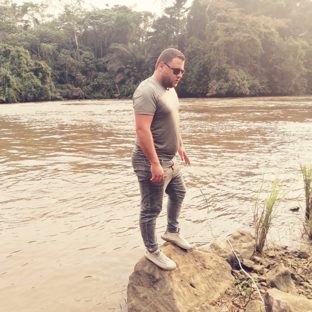 ThrerK's tweet photo. Bosques del continente africano https://t.co/sIHyvM5c1N