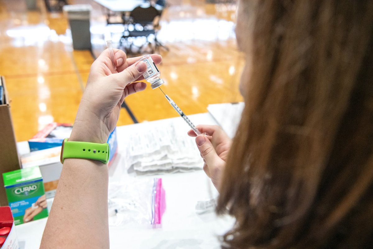 Booster vaccines are available for SLU students and employees today from 1 - 3 p.m. in the Simon Rec Center. Appointments and walk-ins are welcome. Schedule an appointment here: loom.ly/8cw-Y8M